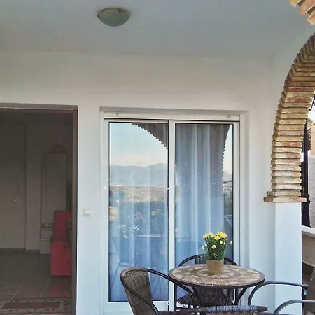 Sunny And Spacious 3-bedroom With Gorgeous Views And Acce Apartamento